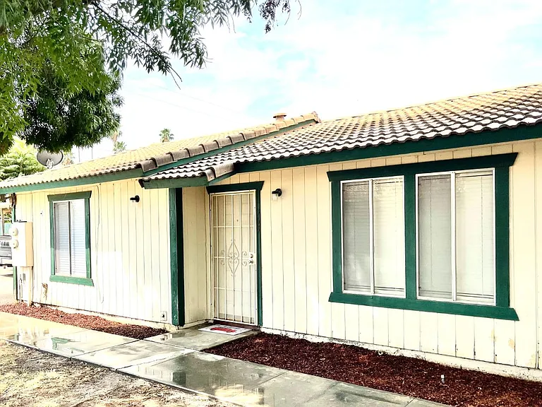 363 E Florinda St — Photo 2