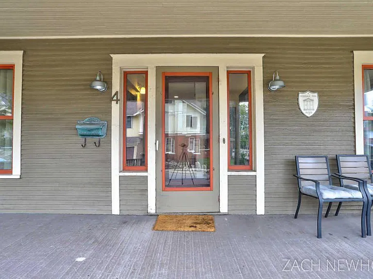 4 Union Ave NE — Photo 2