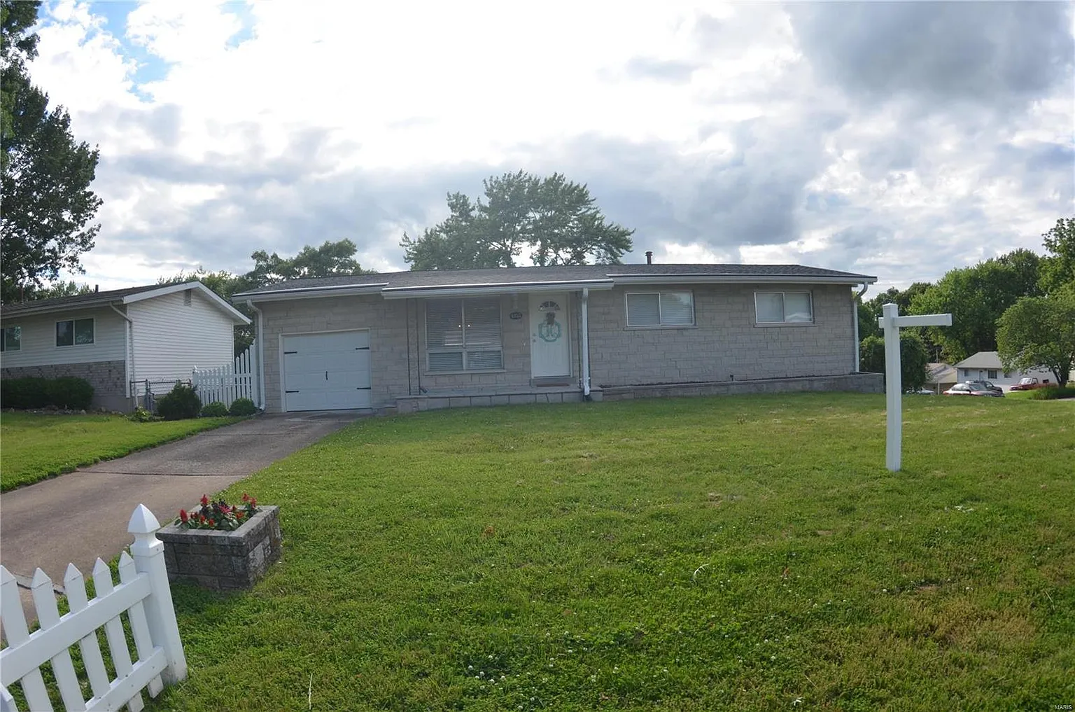 4255 Henley Dr photo 1