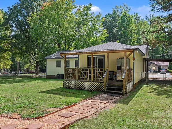 3917 Lake Rd, Charlotte, NC 28269