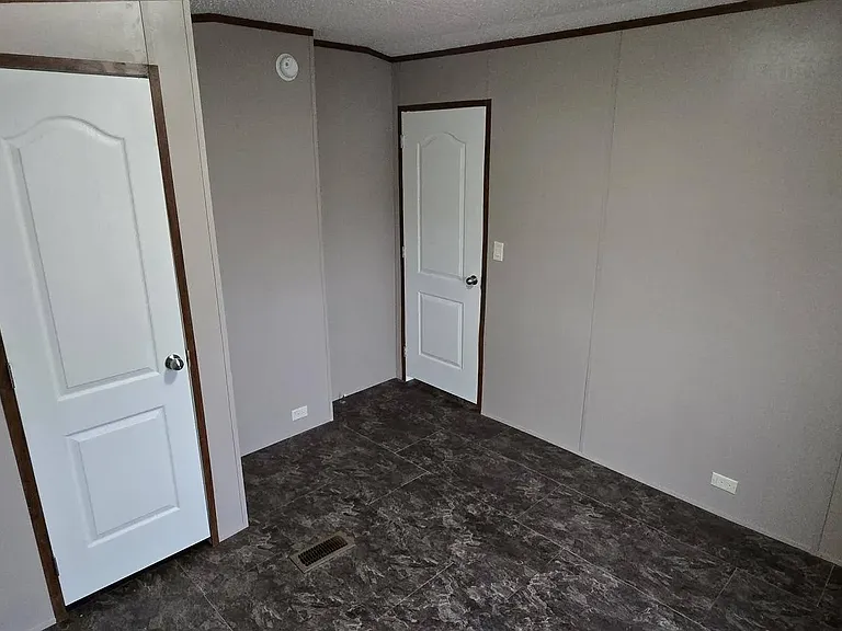 25 Riviera Courts Dr — Photo 5
