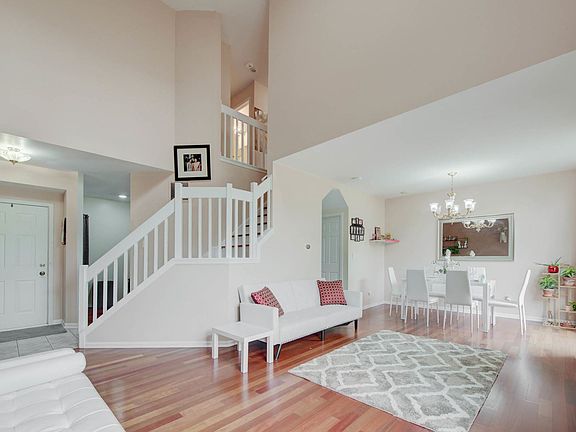 5th image of 322 Lucille Ln