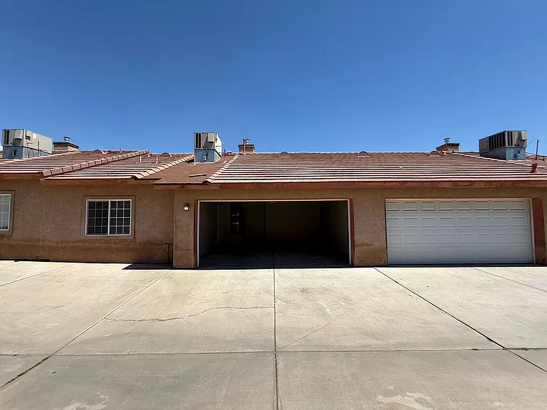 Yellow Meadow Ct 548 — Photo 30