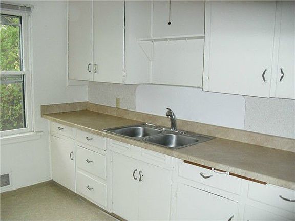 5th image of 2506 N Lafayette Ave