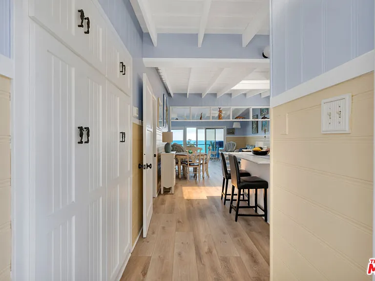 24528 Malibu Rd — Photo 11