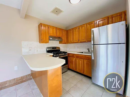 Rented by Realty 2000 Corp | media 5