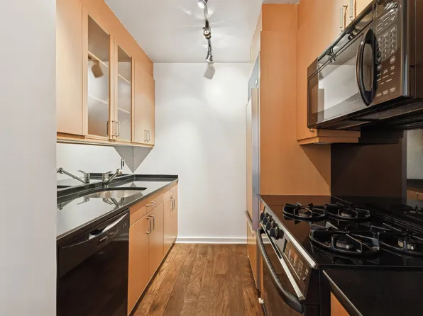 60 Sutton Place South image 3 of 20