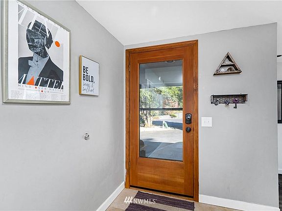 5th image of 6803 Amethyst Ct SW
