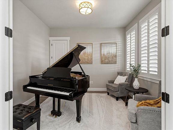 4th image of 1692 W Spring Meadow Ln