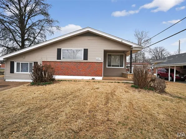 2201 Hollis Dr, Saint Louis, MO 63136