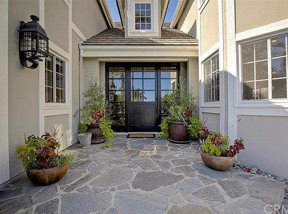 Spacious Entry w/ New Dutch Door