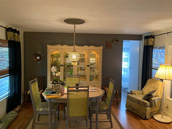 4th image of 271 Coconut St
