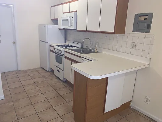 Rented by R New York | media 6