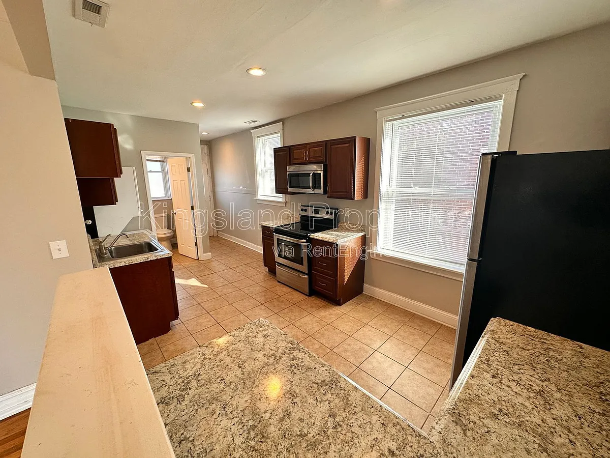 Building Photo - 5137 Waterman Blvd #4