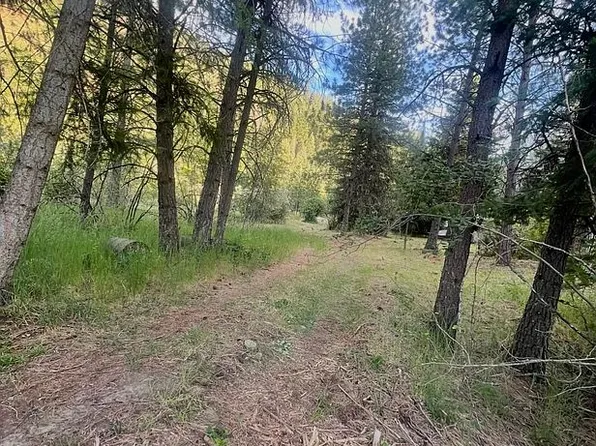 1869 Pinecreek Rd, Pinehurst, ID 83850