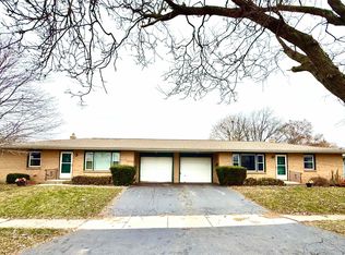 402 Elmwood Dr, Belvidere, IL 61008