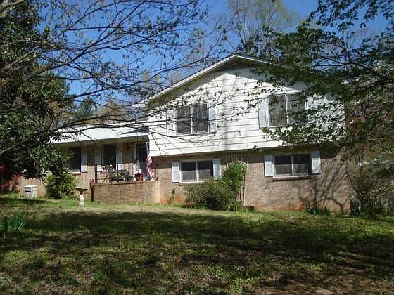 1st image of 203 Lakewood Dr