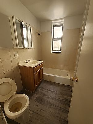 5th image of 2025 Regent Pl #B1