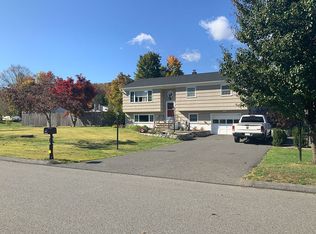 36 Meadow Brook Rd, Brookfield, CT 06804