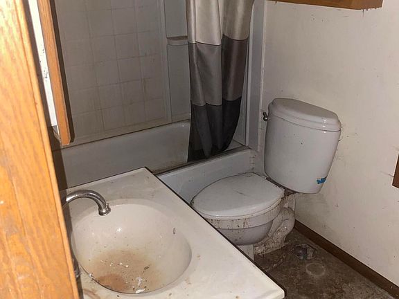 2nd image of 406 Russell St