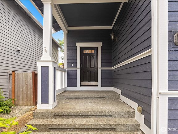 3rd image of 912 25th Avenue SW