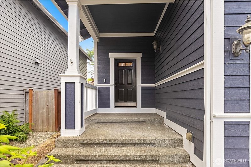 3rd image of 912 25th Avenue SW
