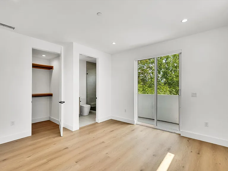 5022 Cahuenga Blvd — Photo 27