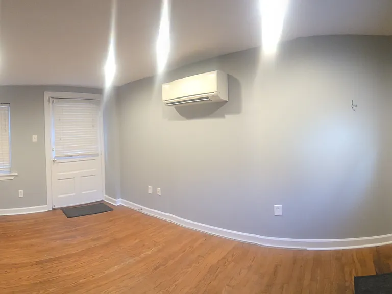 918 Waverly St — Photo 3