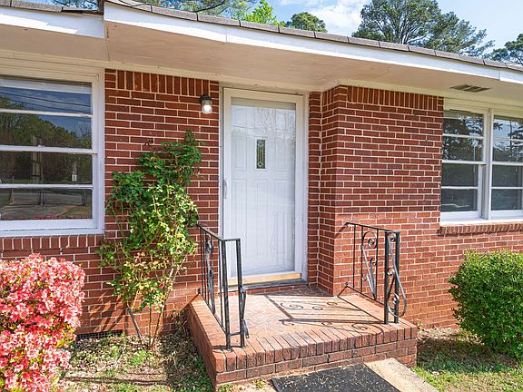 3rd image of 1216 Sanders Way