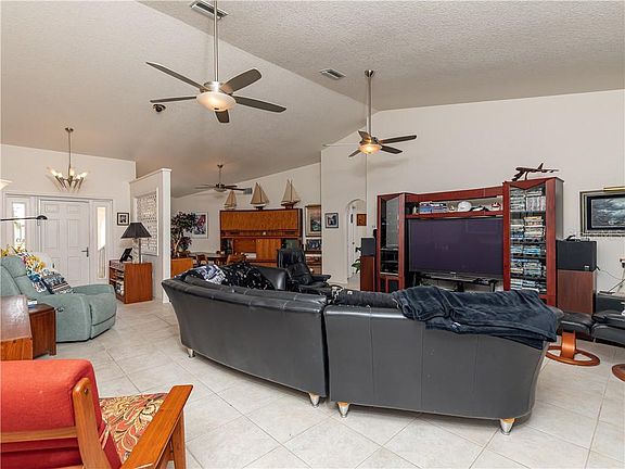 3rd image of 3631 Darin Dr