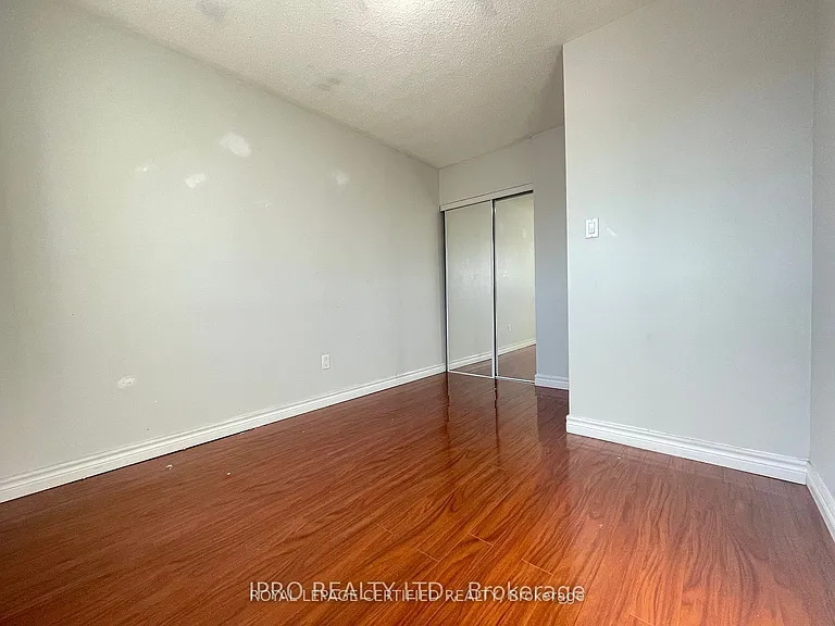 498 Daralea Hts #UPPER — Photo 10