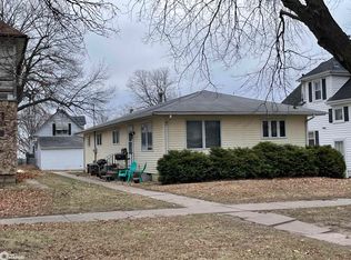 1006 S 8th St, Burlington, IA 52601