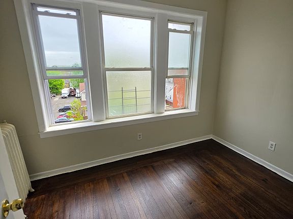 5th image of 220 Roseville Ave APT 401