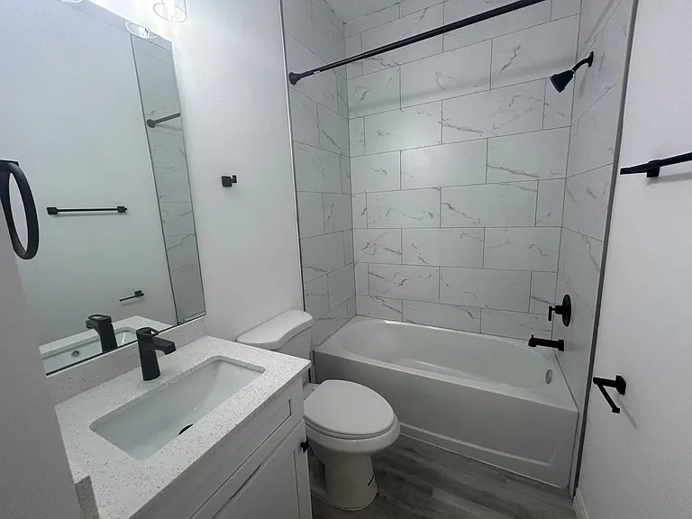 316-318 SE 16 Place — Photo 13