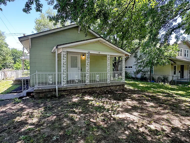 8001 Euclid Ave — Photo 2