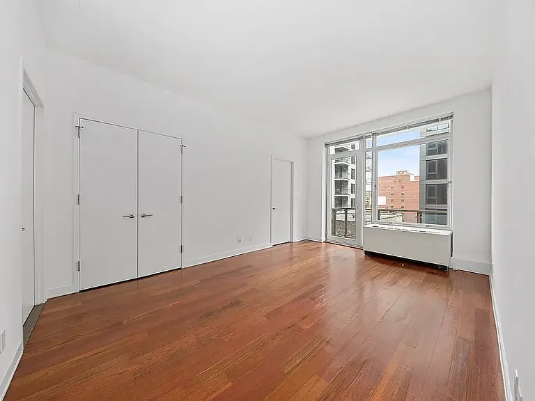 4117 Crescent St #7K — Photo 2
