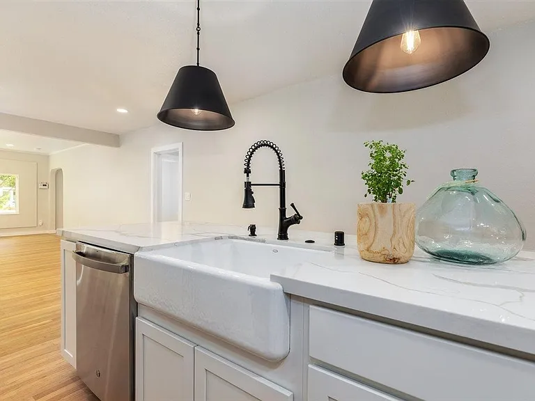 330 Broadmoor Blvd — Photo 10