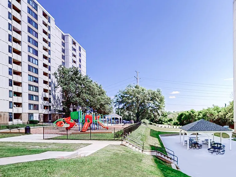 Takoma Towers — Photo 16