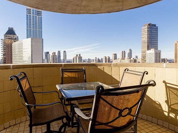 4th image of 44 W 62nd St APT 28A