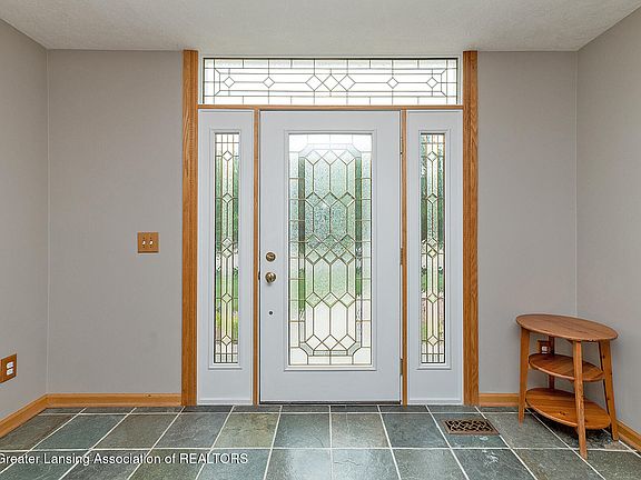 3rd image of 1302 S Spicewood Dr