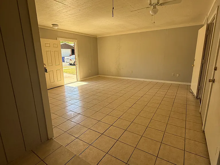 933 Edwards St — Photo 19