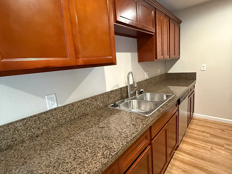 1352 Drake Dr #D — Photo 5