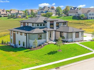 W188N5040 Red Crown Trl, Menomonee Falls, WI