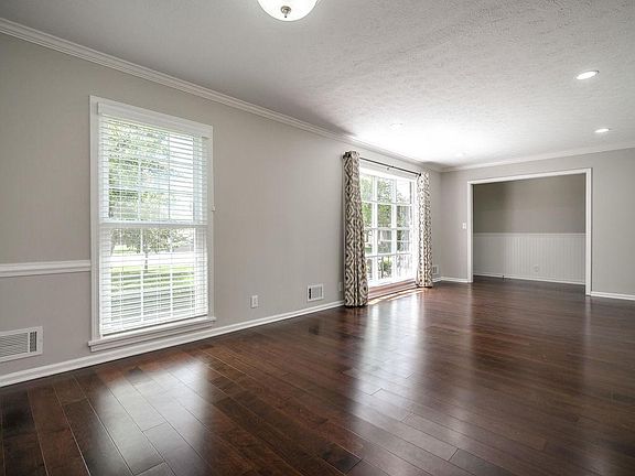 4th image of 501 Penny Cir