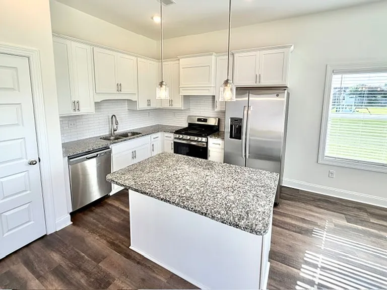5298 Aylesbury Ln — Photo 3