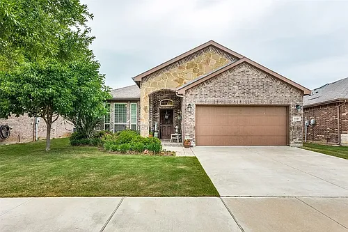 3020 Tamarack Ln Photo 1