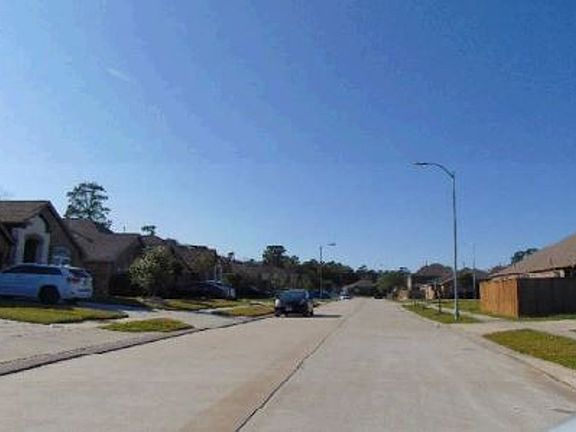 Exterior Neighborhood (street photo)