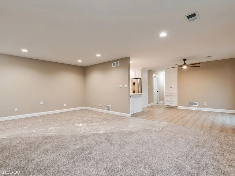 214 Manor Dr #D — Photo 2