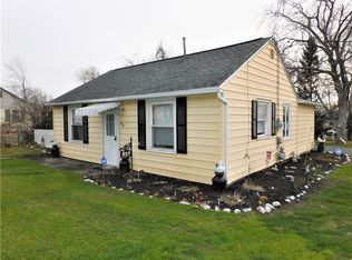 357 Lowden Point Rd, Rochester, NY 14612