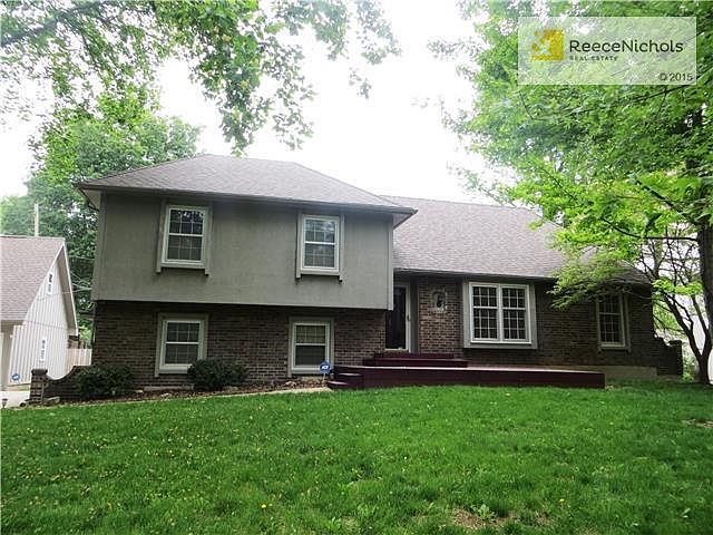 Spacious split with an extra detached 2 car garage along with attached 2 car garage!